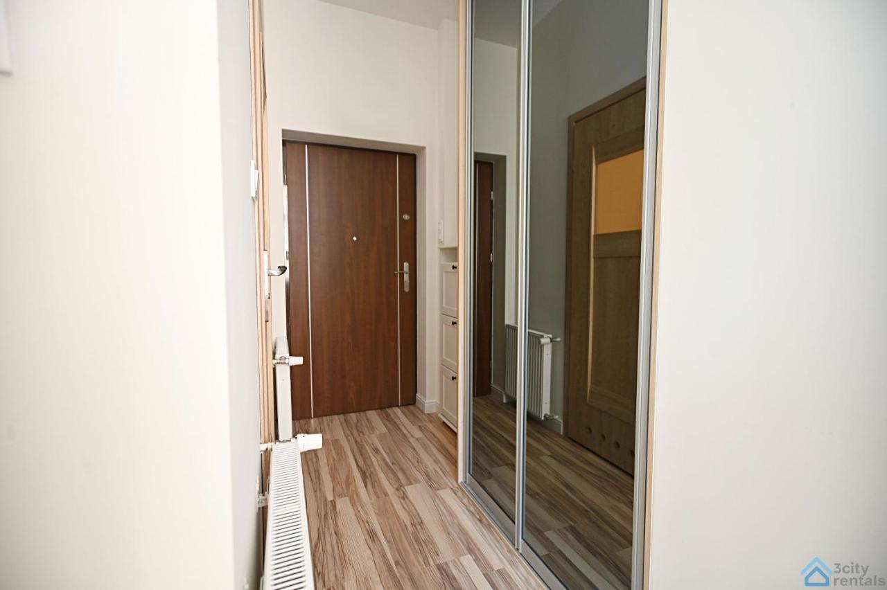 Beige And Red 3city In With Outdoor Parking By Renters Leilighet *